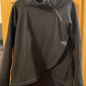 Diagonal zip lined sweatshirt